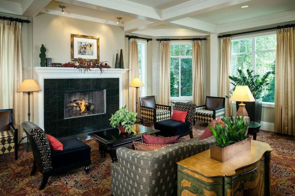 Plaza Inn & Suites at Ashland Creek Main image